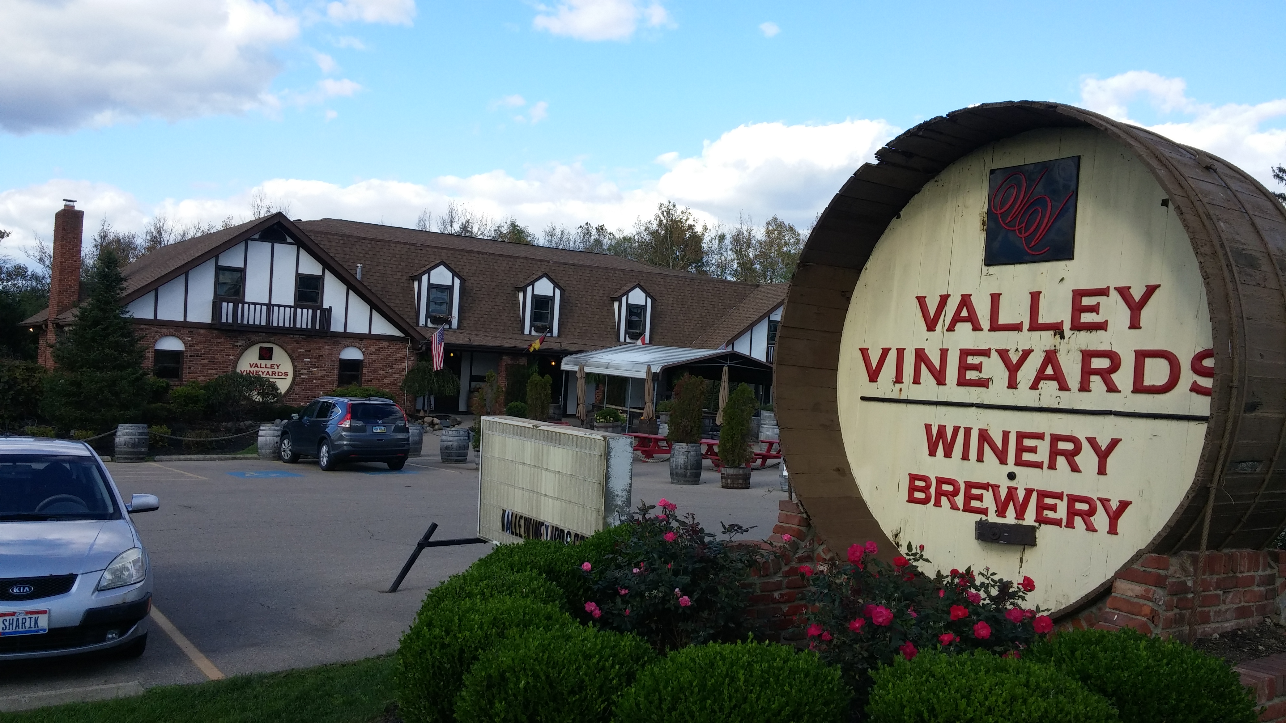 Main sign for Valley Vineyards Winery Brewery